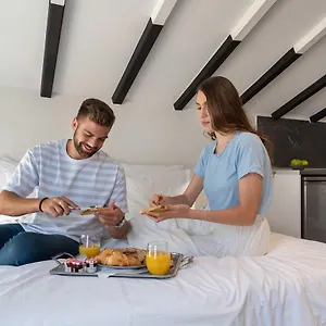 https://thess-residences.hotelschalkidiki.net